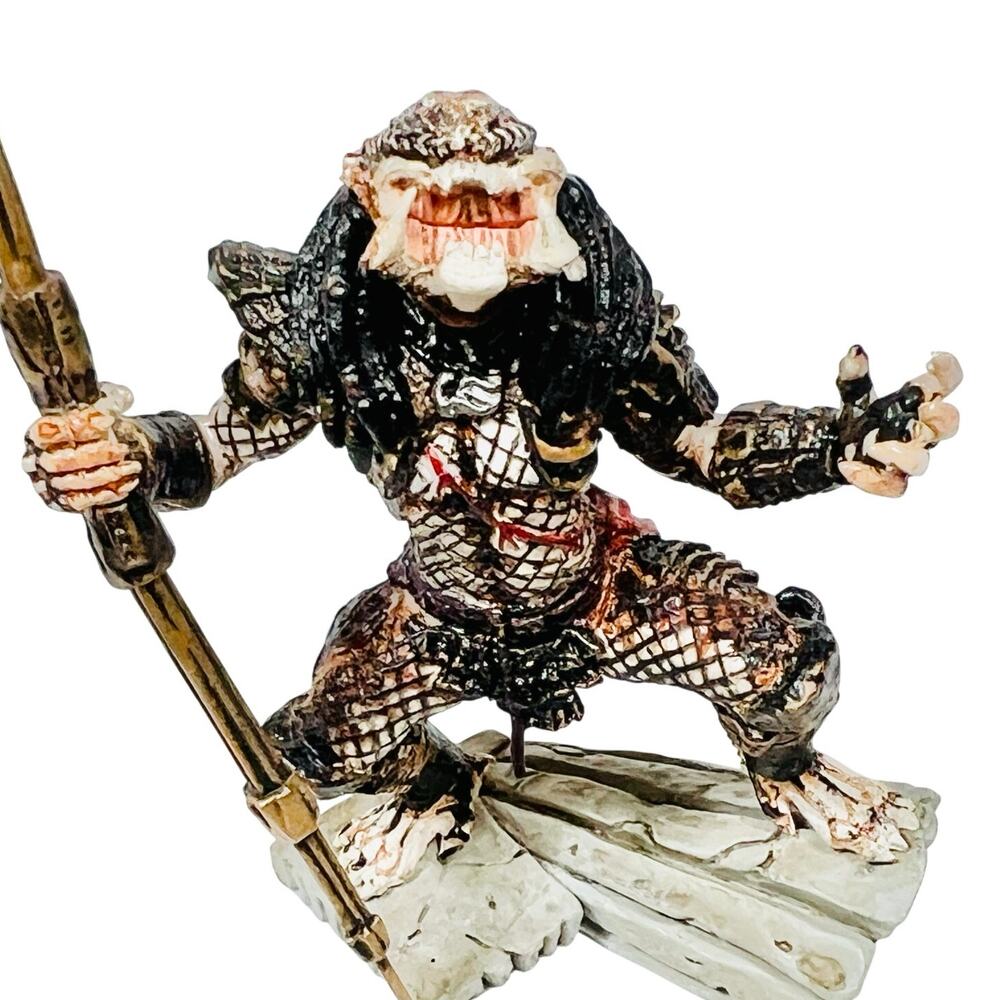 Predator 2 One Coin Series Howling Predator Figure by Kotobukiya 2004 Vintage